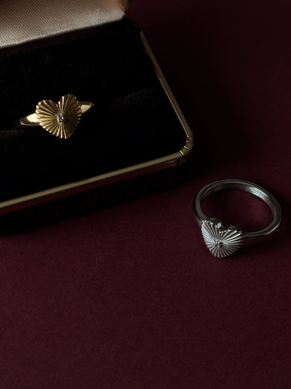 Ribbed Heart Ring